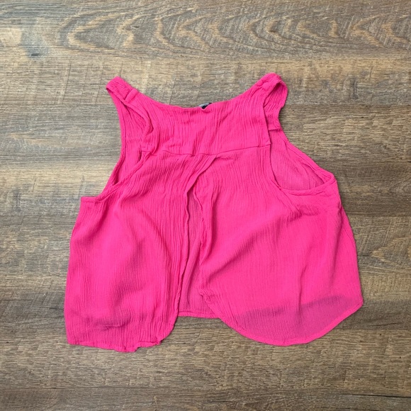 U2B | Pink Ruffle Crop Top - Picture 2 of 8